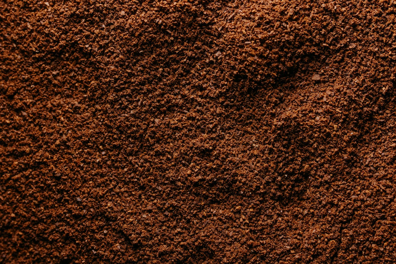 Grounded coffee powder for vending machines